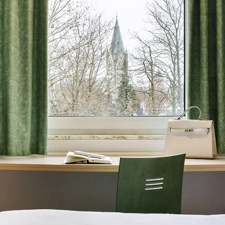 帕德伯恩宜必思酒店 2*