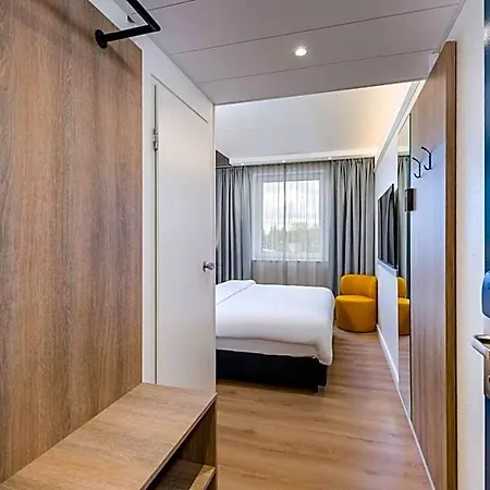 Ibis Hotel 2*