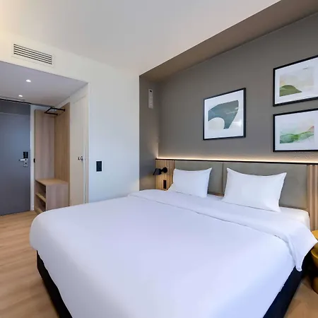 Ibis 3*